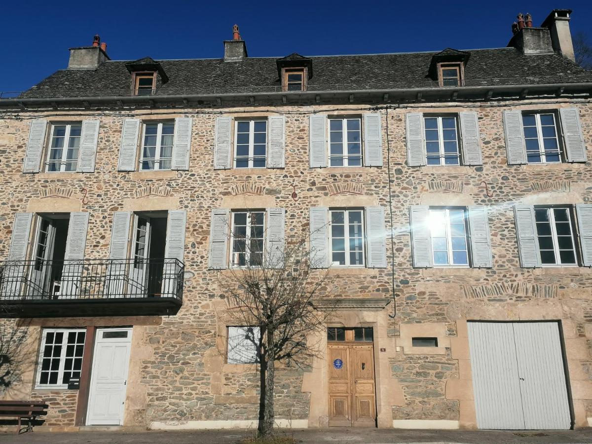Gite Les Pieds Dans L'Olt - Ultreia Estaing  Exterior photo